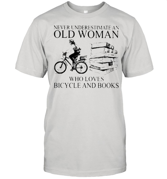 Never Underestimate An Old Woman Who Loves Bicycle And Books  Classic Men's T-shirt