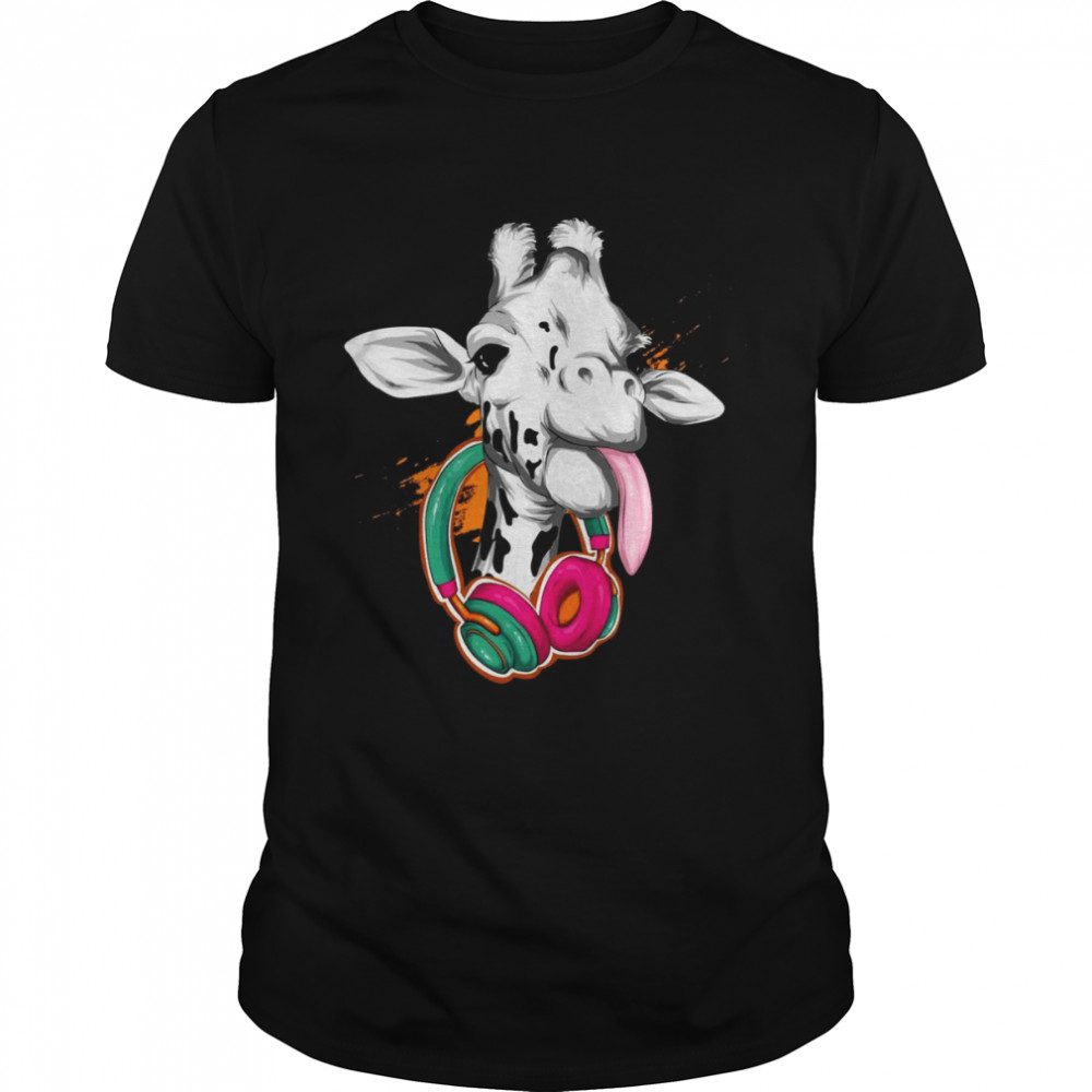 Giraffe with Headphones Wild Animals  Classic Men's T-shirt