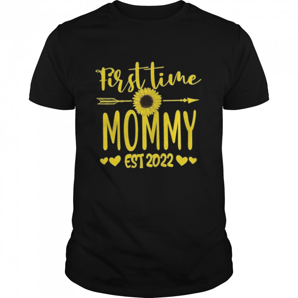 First time Mommy Est 2022 Mothers Day  Classic Men's T-shirt